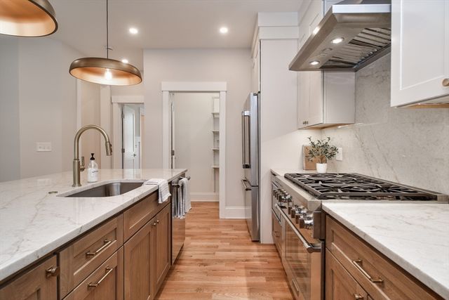 98 W Central St, Natick, MA 01760