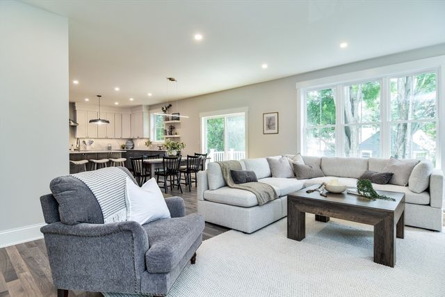 98 W Central St, Natick, MA 01760