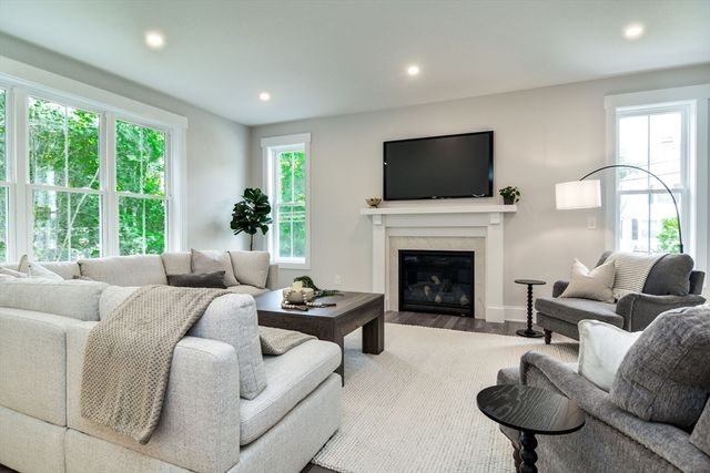 98 W Central St, Natick, MA 01760