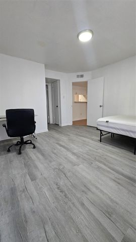 8427 Hearth Drive 4, Houston, TX 77054