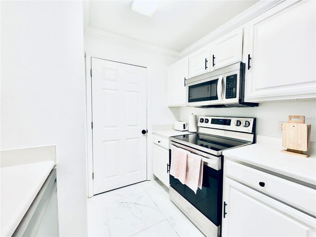 18111 BRIDLE BIT LANE, Tampa, FL 33647