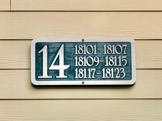 18111 BRIDLE BIT LANE, Tampa, FL 33647
