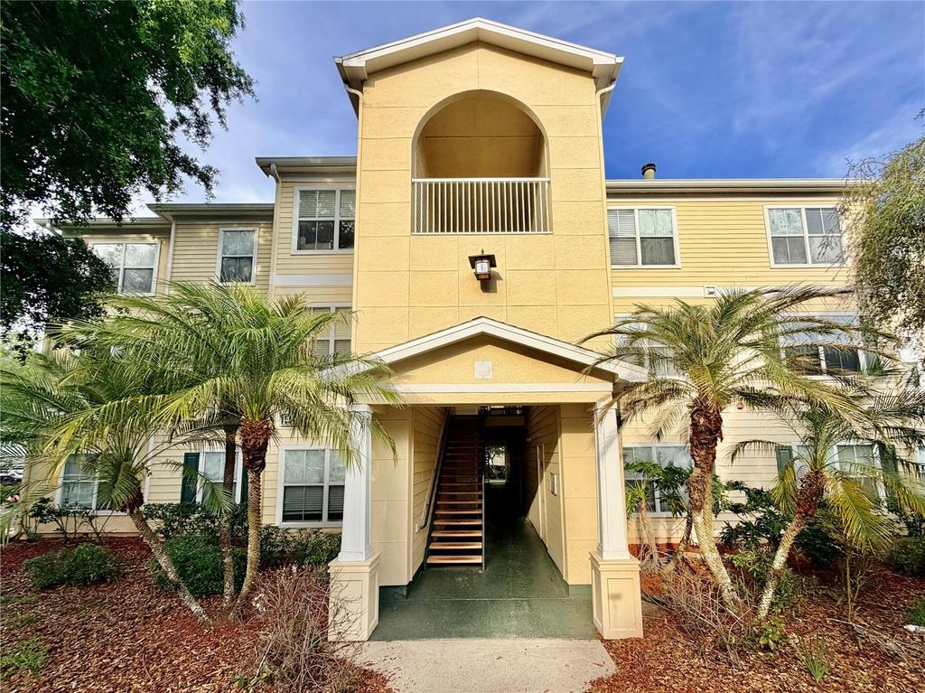 18111 BRIDLE BIT LANE, Tampa, FL 33647