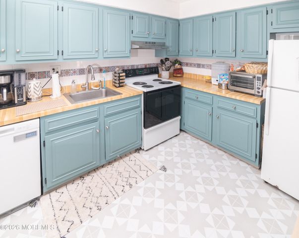 48 Northrup Drive 196, Brick, NJ 08724