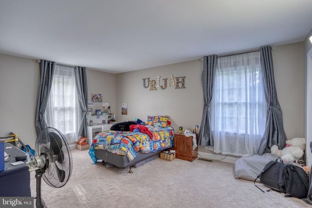 200 DERBY LN, Lincoln University, PA 19352