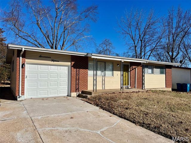 1715 Beecher Drive, St Louis, MO 63136