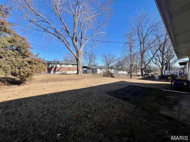 1715 Beecher Drive, St Louis, MO 63136