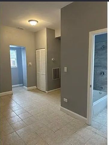 6444 S Eberhart Avenue, Chicago, IL 60637