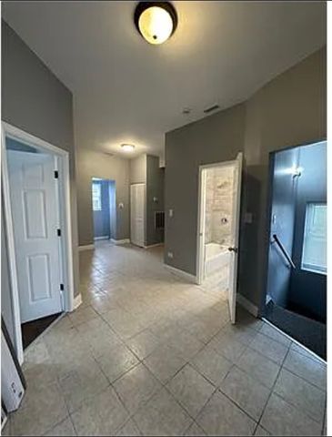 6444 S Eberhart Avenue, Chicago, IL 60637