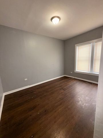 6444 S Eberhart Avenue, Chicago, IL 60637