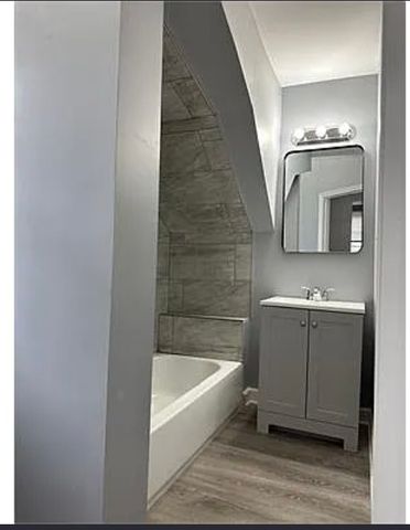 6444 S Eberhart Avenue, Chicago, IL 60637