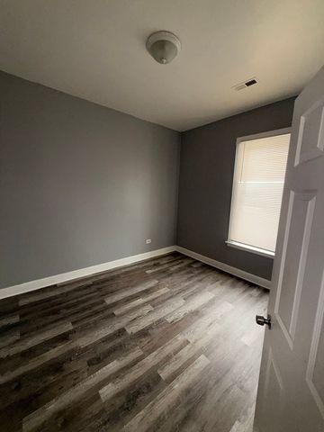 6444 S Eberhart Avenue, Chicago, IL 60637