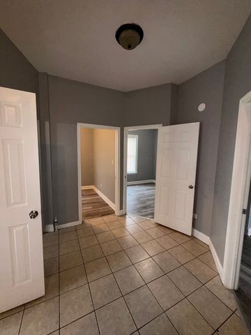 6444 S Eberhart Avenue, Chicago, IL 60637