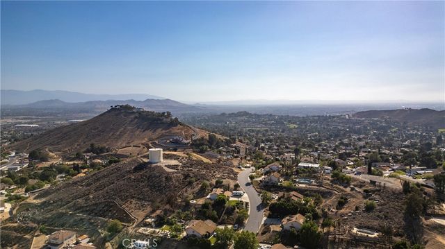 7205 Ridgeline, Jurupa Valley, CA 92509