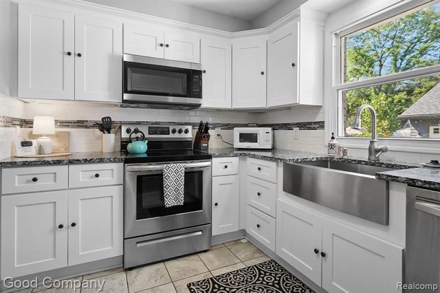 2925 Benjamin Avenue, Royal Oak, MI 48073