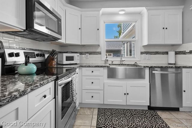 2925 Benjamin Avenue, Royal Oak, MI 48073