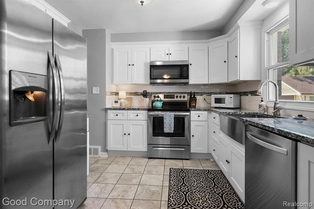 2925 Benjamin Avenue, Royal Oak, MI 48073