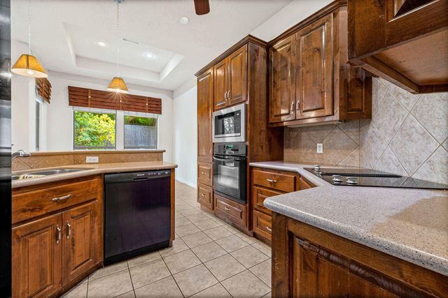 108 Sunshine Ln, Livingston, TX 77351