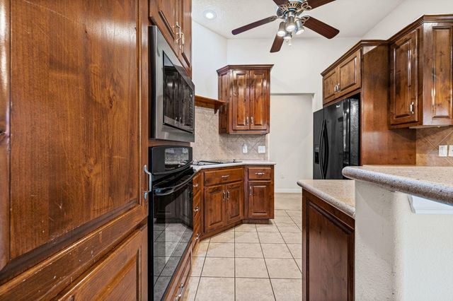 108 Sunshine Ln, Livingston, TX 77351