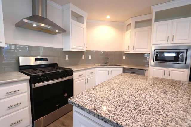 609 Canterbury Drive, Exeter, NH 03833