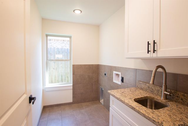 1112 Park St, Tyler, TX 75702