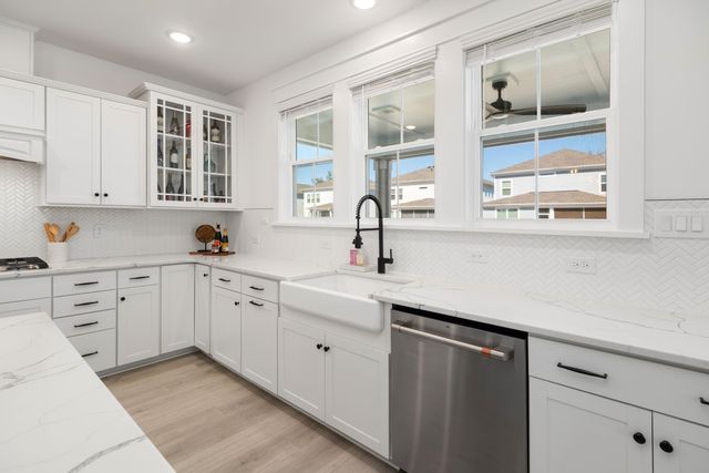 1562 N Lakeshore Drive, Mount Pleasant, SC 29466