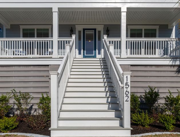 1562 N Lakeshore Drive, Mount Pleasant, SC 29466