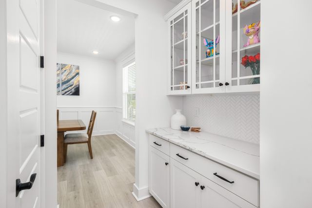 1562 N Lakeshore Drive, Mount Pleasant, SC 29466