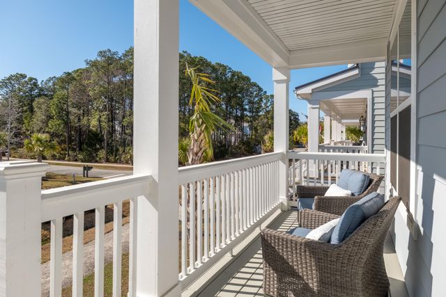 1562 N Lakeshore Drive, Mount Pleasant, SC 29466