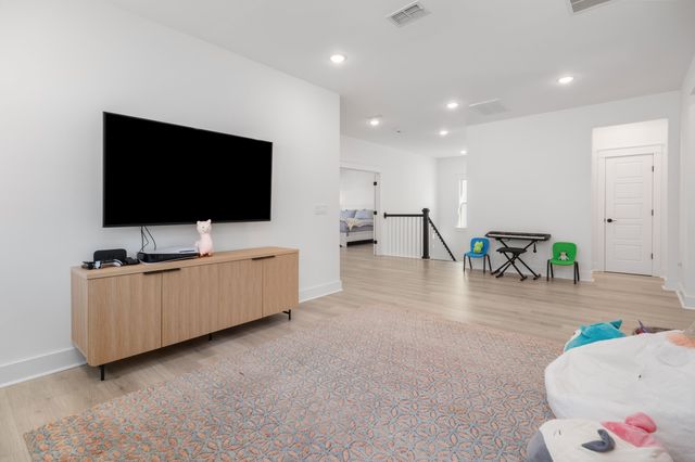 1562 N Lakeshore Drive, Mount Pleasant, SC 29466