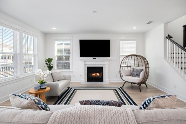 1562 N Lakeshore Drive, Mount Pleasant, SC 29466