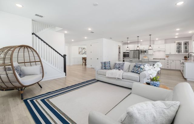 1562 N Lakeshore Drive, Mount Pleasant, SC 29466