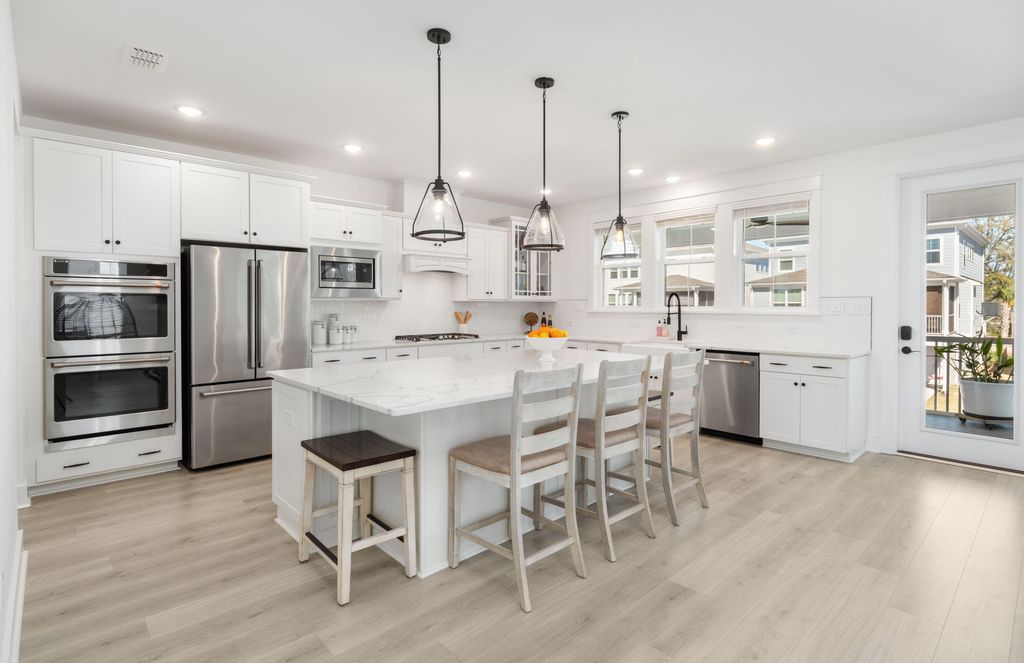 Image 12 of property listing at 1562 N Lakeshore Drive, Mount Pleasant, SC 29466