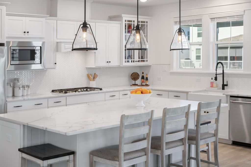 Image 14 of property listing at 1562 N Lakeshore Drive, Mount Pleasant, SC 29466