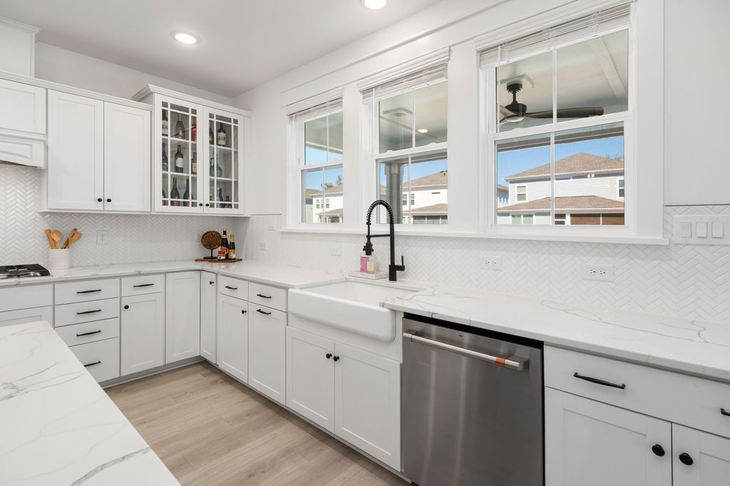 Image 15 of property listing at 1562 N Lakeshore Drive, Mount Pleasant, SC 29466