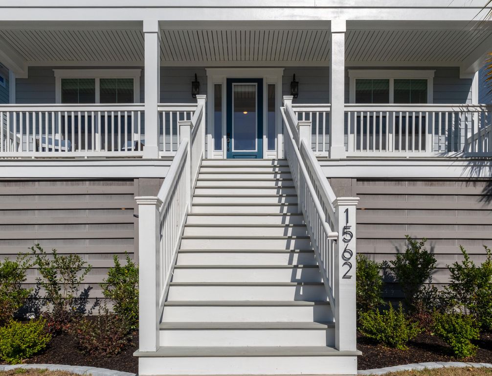 Image 2 of property listing at 1562 N Lakeshore Drive, Mount Pleasant, SC 29466