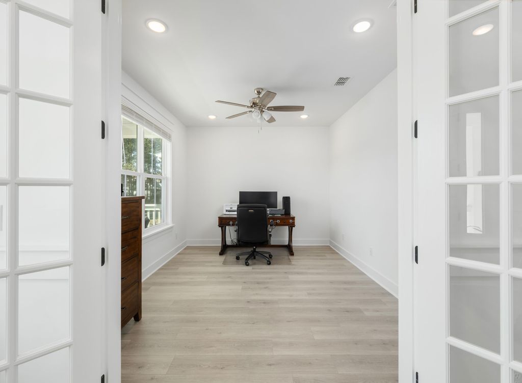 Image 24 of property listing at 1562 N Lakeshore Drive, Mount Pleasant, SC 29466