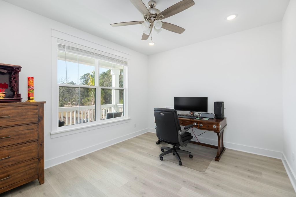 Image 25 of property listing at 1562 N Lakeshore Drive, Mount Pleasant, SC 29466