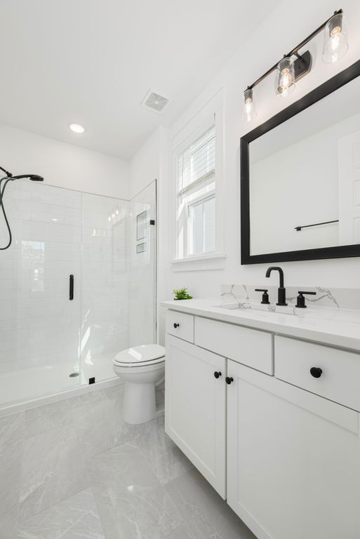 Image 28 of property listing at 1562 N Lakeshore Drive, Mount Pleasant, SC 29466