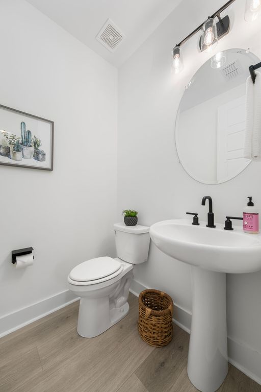 Image 30 of property listing at 1562 N Lakeshore Drive, Mount Pleasant, SC 29466