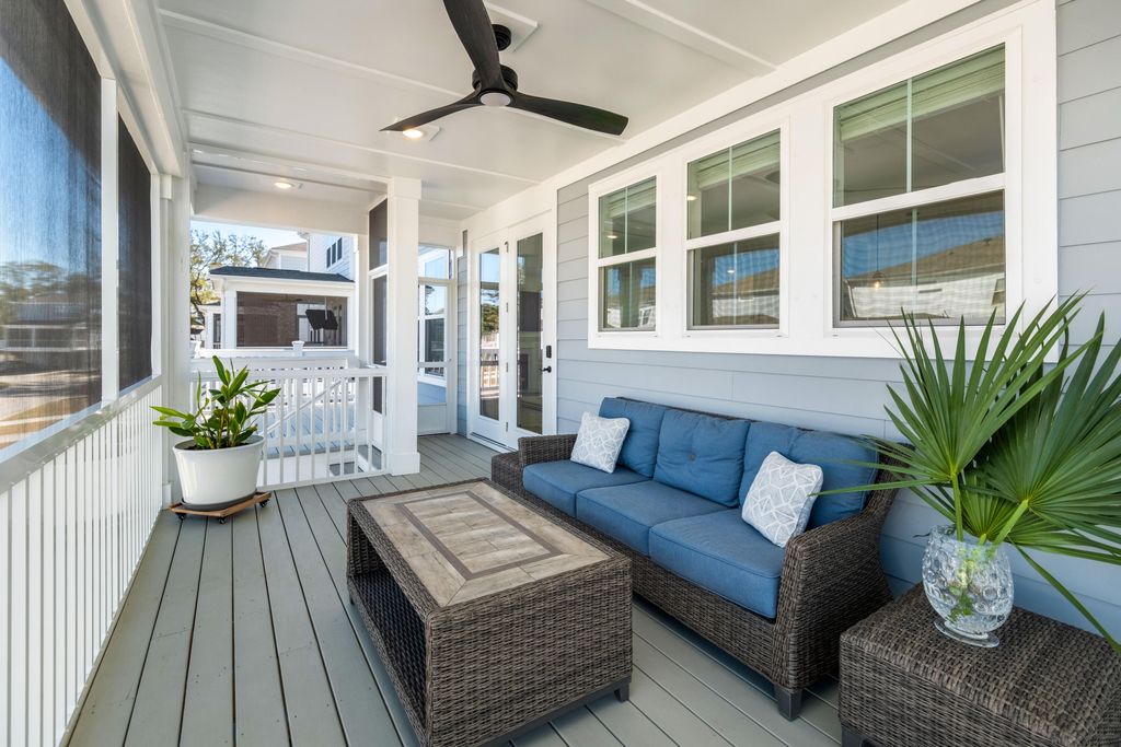 Image 32 of property listing at 1562 N Lakeshore Drive, Mount Pleasant, SC 29466