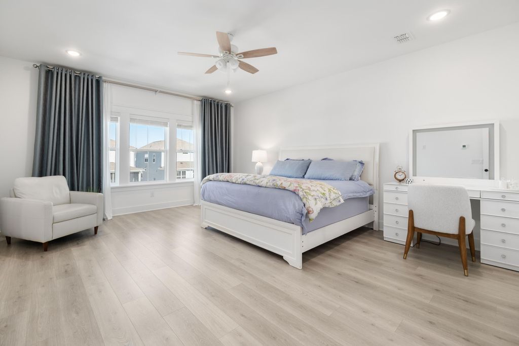 Image 40 of property listing at 1562 N Lakeshore Drive, Mount Pleasant, SC 29466