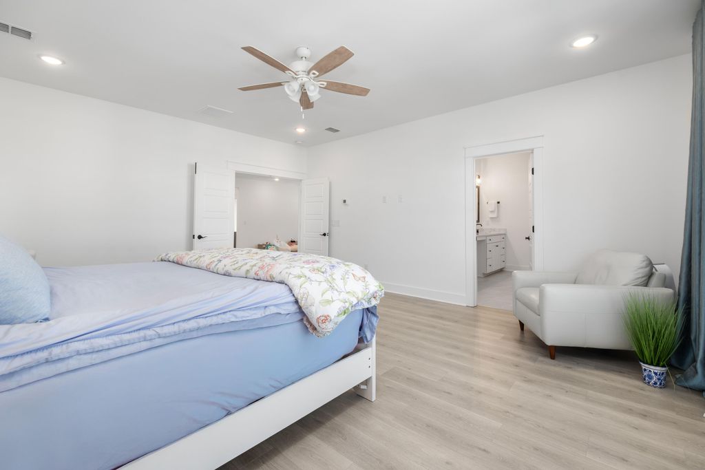 Image 41 of property listing at 1562 N Lakeshore Drive, Mount Pleasant, SC 29466