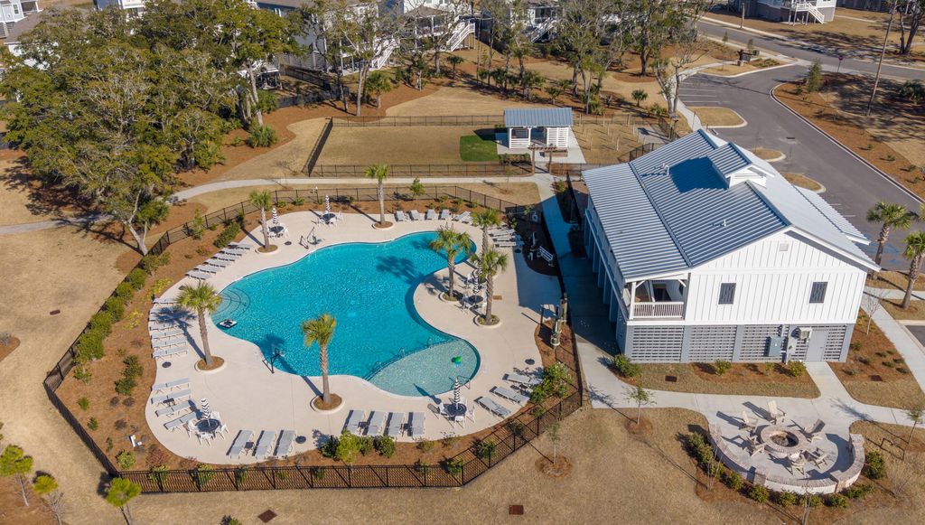 Image 63 of property listing at 1562 N Lakeshore Drive, Mount Pleasant, SC 29466