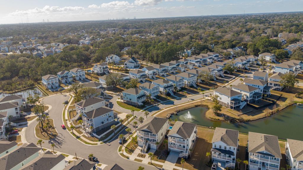 Image 66 of property listing at 1562 N Lakeshore Drive, Mount Pleasant, SC 29466