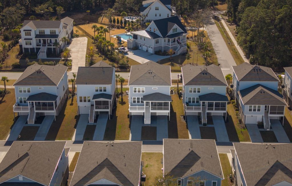 Image 67 of property listing at 1562 N Lakeshore Drive, Mount Pleasant, SC 29466