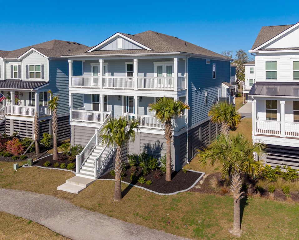 Image 72 of property listing at 1562 N Lakeshore Drive, Mount Pleasant, SC 29466