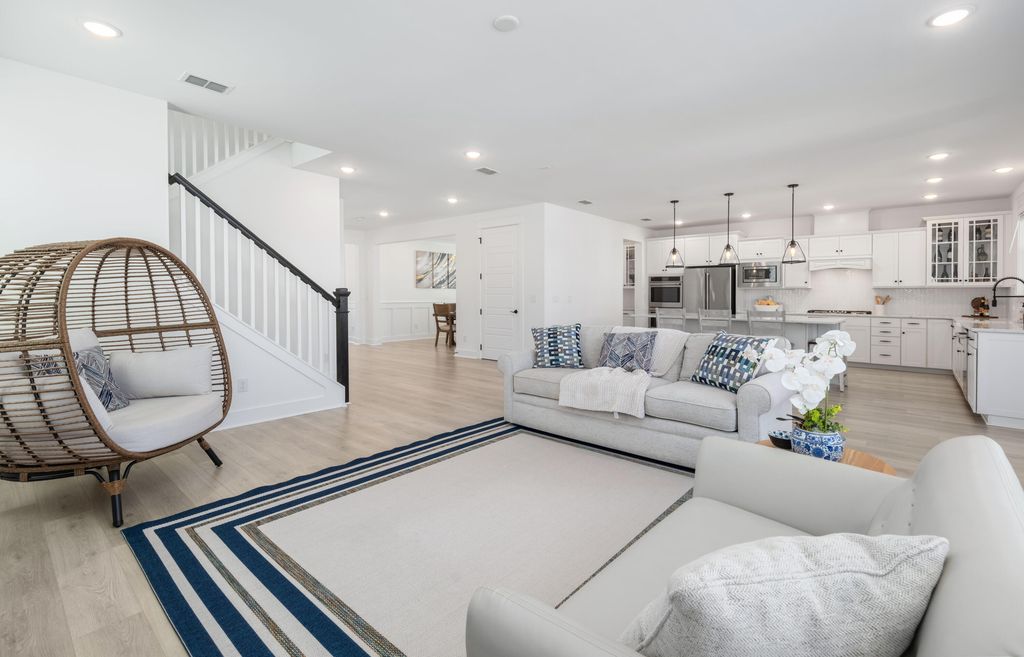 Image 9 of property listing at 1562 N Lakeshore Drive, Mount Pleasant, SC 29466