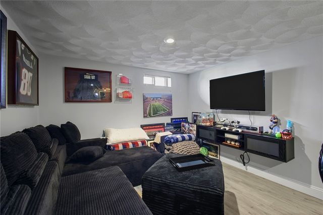 10 Summit Avenue, Johnston, RI 02919