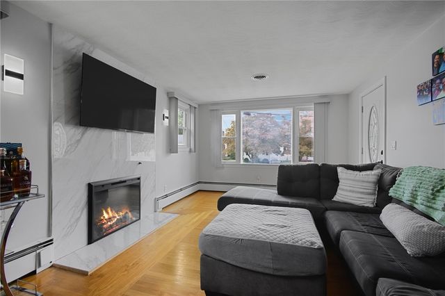 10 Summit Avenue, Johnston, RI 02919